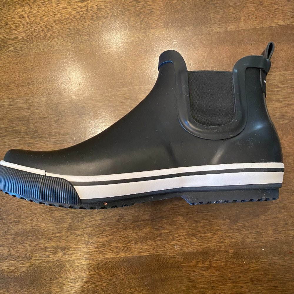 Rocket Dog Rainbow Black Rain Bootie Size 8